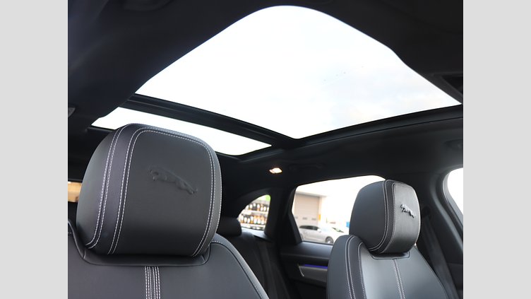 2024 認定中古車 Jaguar F-Pace サントリーニブラック P250 AWD（オートマチック） R-DYNAMIC SE