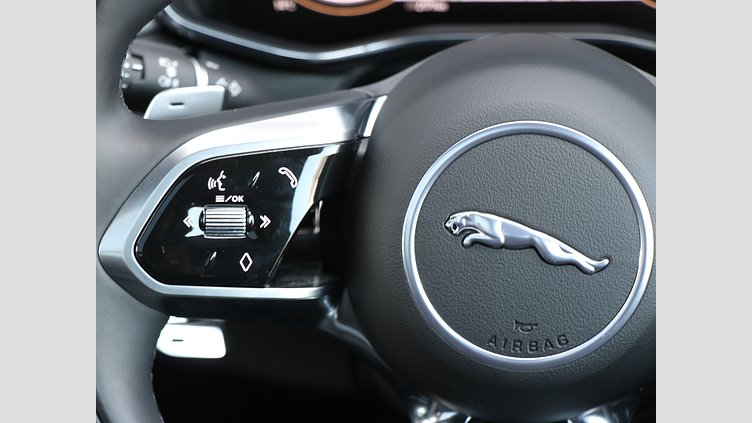 2024 認定中古車 Jaguar F-Pace サントリーニブラック P250 AWD（オートマチック） R-DYNAMIC SE