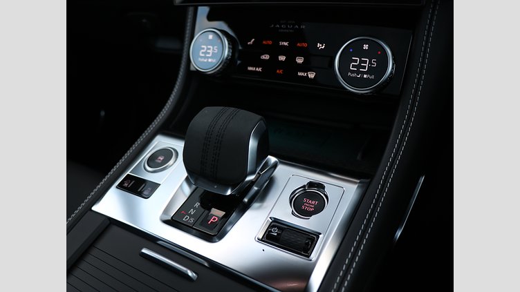 2024 認定中古車 Jaguar F-Pace サントリーニブラック P250 AWD（オートマチック） R-DYNAMIC SE