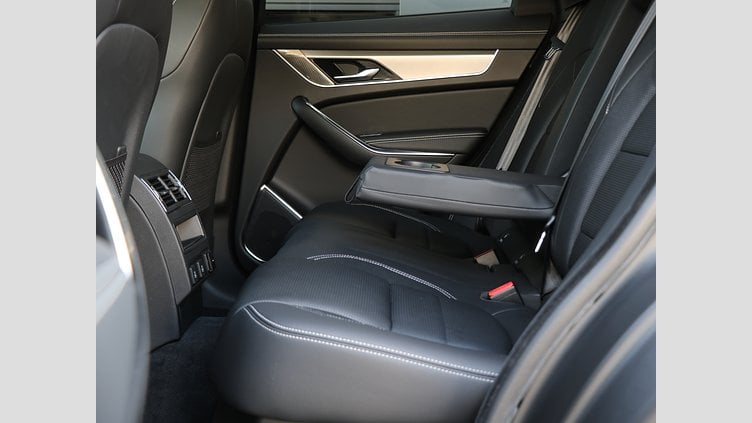 2024 認定中古車 Jaguar F-Pace サントリーニブラック P250 AWD（オートマチック） R-DYNAMIC SE