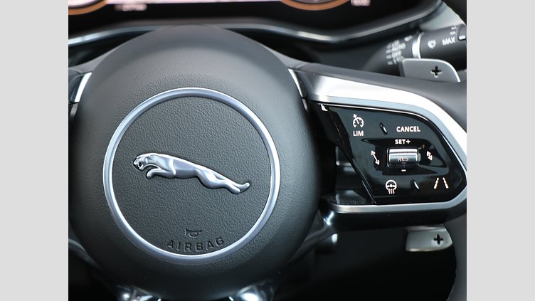 2024 認定中古車 Jaguar F-Pace サントリーニブラック P250 AWD（オートマチック） R-DYNAMIC SE