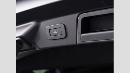 Range Rover Velar 64