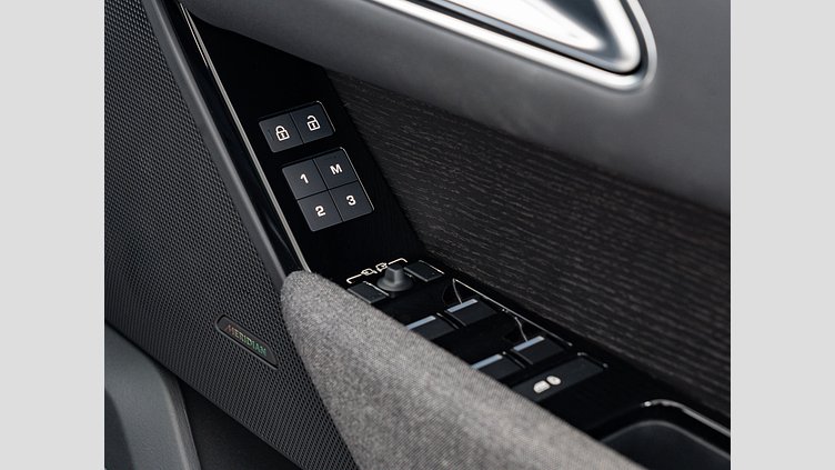 2024 認定中古車 Land Rover Range Rover Velar ヴァレジネブルー P400eプラグインハイブリッド（ガソリン） Standard Wheelbase Dynamic HSE