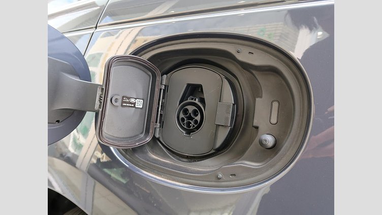 2024 認定中古車 Land Rover Range Rover Velar ヴァレジネブルー P400eプラグインハイブリッド（ガソリン） Standard Wheelbase Dynamic HSE