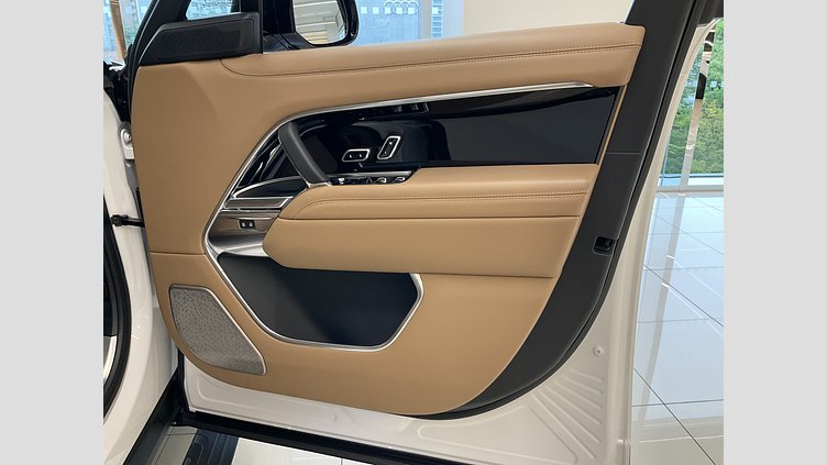 2023 認定中古車 Land Rover Range Rover Icy White in Gloss finish P440 AWD PHEV（AT） スタンダードホイールベース AUTOBIOGRAPHY