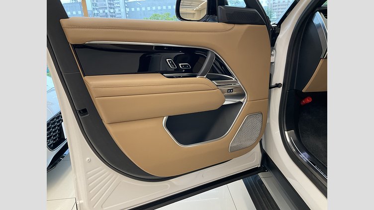 2023 認定中古車 Land Rover Range Rover Icy White in Gloss finish P440 AWD PHEV（AT） スタンダードホイールベース AUTOBIOGRAPHY