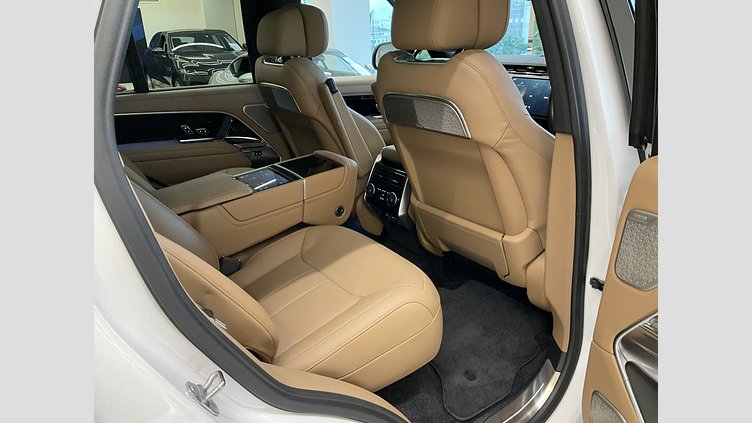 2023 認定中古車 Land Rover Range Rover Icy White in Gloss finish P440 AWD PHEV（AT） スタンダードホイールベース AUTOBIOGRAPHY