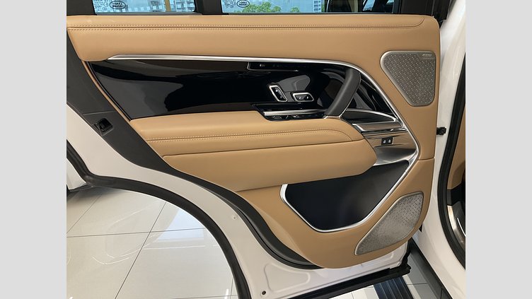 2023 認定中古車 Land Rover Range Rover Icy White in Gloss finish P440 AWD PHEV（AT） スタンダードホイールベース AUTOBIOGRAPHY