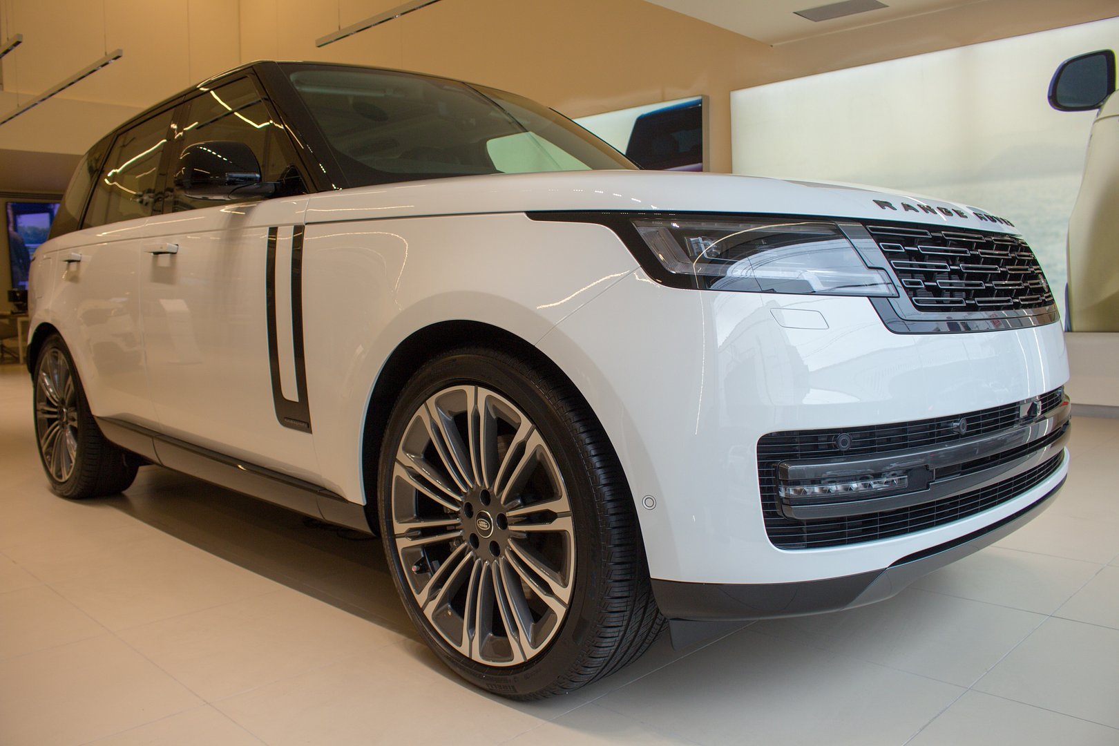 2025 New Land Rover Range Rover Fuji White 3.0 Litre Autobiography