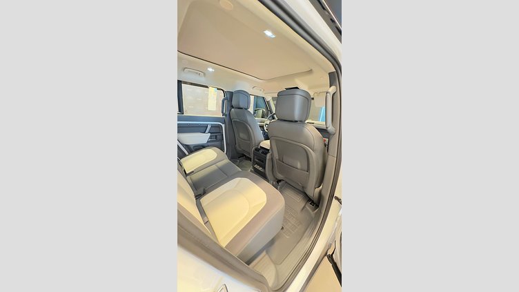 2024 Approved Land Rover Defender 110 Fuji White auto 2.0 PHEV X-Dynamic HSE 404PS
