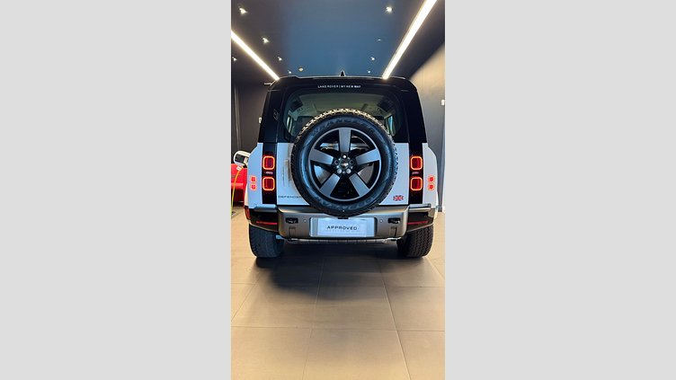 2024 Approved Land Rover Defender 110 Fuji White auto 2.0 PHEV X-Dynamic HSE 404PS