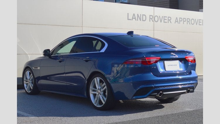 2021 認定中古車 Jaguar XE ブルーファイアブルー P250 RWD（オートマチック） 4 door Saloon R-DYNAMIC SE