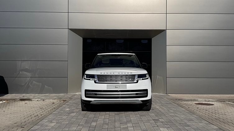 2025 SKLADOVÉ VOZIDLÁ Land Rover Range Rover Ostuni Pearl White 4.4 V8 P530 Autobiography SWB