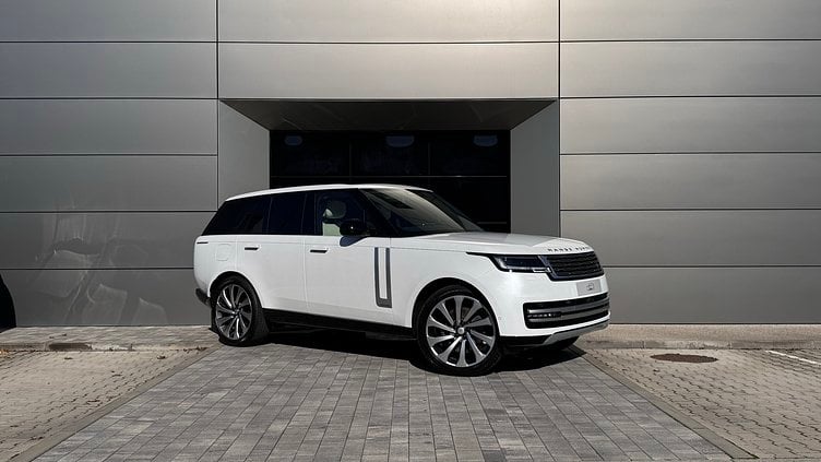 2025 SKLADOVÉ VOZIDLÁ Land Rover Range Rover Ostuni Pearl White 4.4 V8 P530 Autobiography SWB