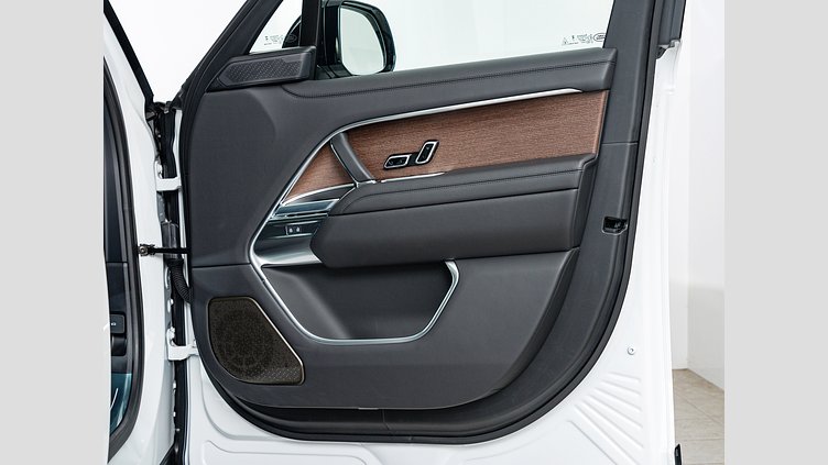 2024 認定中古車 Land Rover Range Rover フジホワイト P550 AWD PHEV（AT） スタンダードホイールベース Autobiography