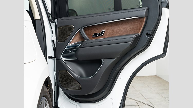 2024 認定中古車 Land Rover Range Rover フジホワイト P550 AWD PHEV（AT） スタンダードホイールベース Autobiography