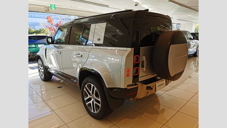 2023 認定中古車 Land Rover Defender 110 ハクバシルバー D300 AWD（AT） X