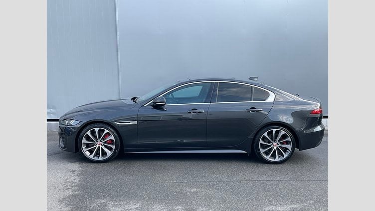 2023 認定中古車 Jaguar XE カルパチアングレー インジニウム2.0リッター4気筒250PSターボチャージドガソリンエンジン（オートマチック） RWD 4 door Saloon R-DYNAMIC SE