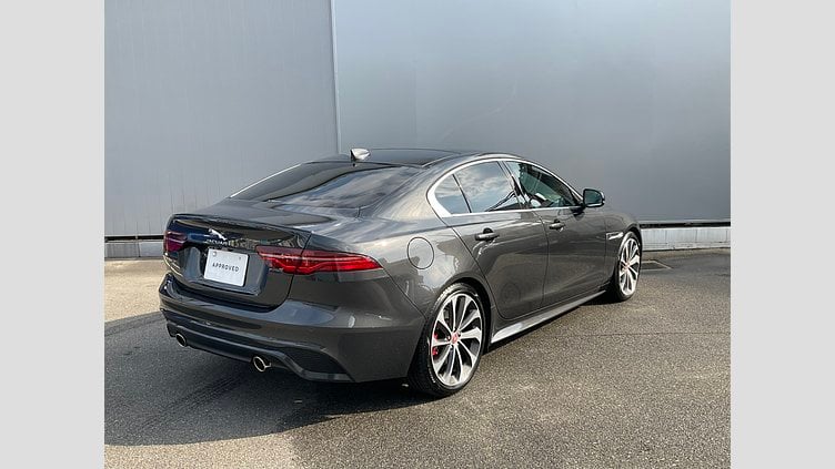 2023 認定中古車 Jaguar XE カルパチアングレー インジニウム2.0リッター4気筒250PSターボチャージドガソリンエンジン（オートマチック） RWD 4 door Saloon R-DYNAMIC SE