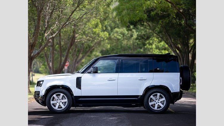 2023 Approved Land Rover Defender 110 Fuji White AWD Defender 110 D300 HSE X-Dynamic