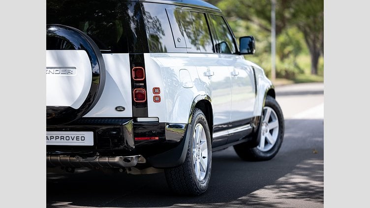 2023 Approved Land Rover Defender 110 Fuji White AWD Defender 110 D300 HSE X-Dynamic