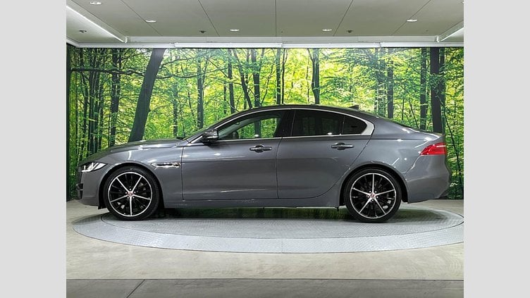 2015 認定中古車 Jaguar XE Corris Grey 2.0 i4 Petrol　Rear Wheel Drive プレステージ