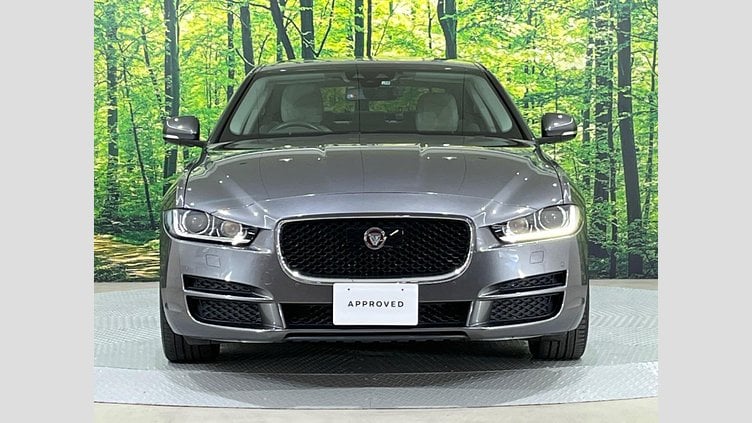 2015 認定中古車 Jaguar XE Corris Grey 2.0 i4 Petrol　Rear Wheel Drive プレステージ