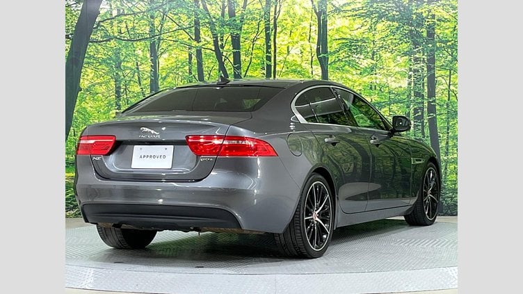 2015 認定中古車 Jaguar XE Corris Grey 2.0 i4 Petrol　Rear Wheel Drive プレステージ