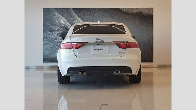 2017 認定中古車 Jaguar XF Fuji White 2.0L 25tプレステージ