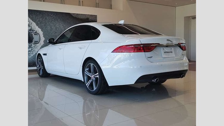 2017 認定中古車 Jaguar XF Fuji White 2.0L 25tプレステージ