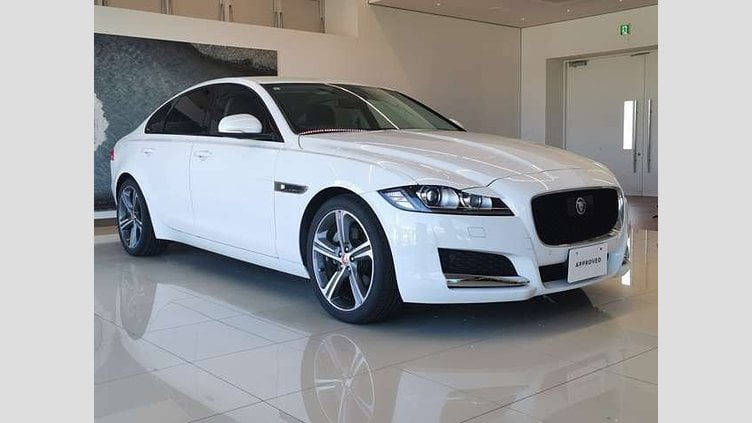 2017 認定中古車 Jaguar XF Fuji White 2.0L 25tプレステージ