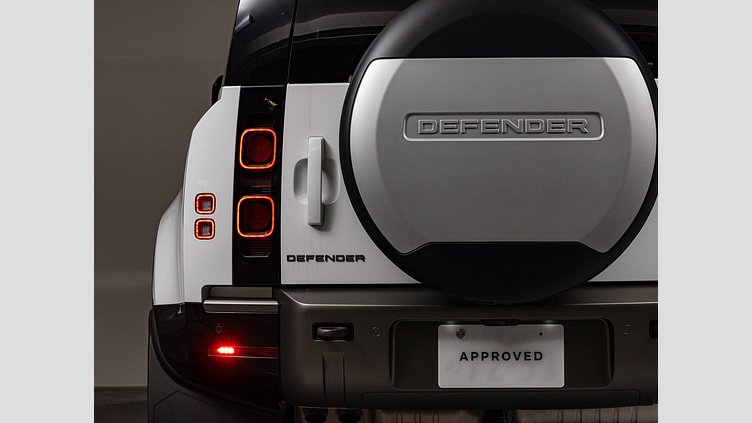 2023 認定中古車 Land Rover Defender 110 フジホワイト D300 AWD（AT） X-DYNAMIC SE