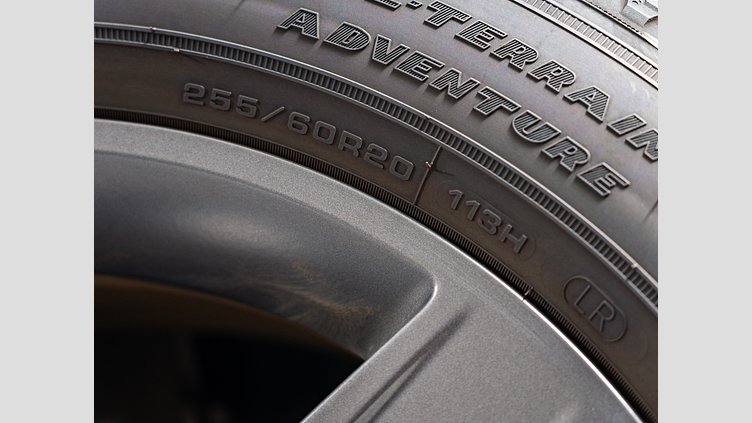 2023 認定中古車 Land Rover Defender 110 フジホワイト D300 AWD（AT） X-DYNAMIC SE