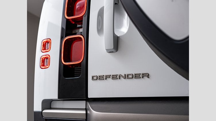 2023 認定中古車 Land Rover Defender 110 フジホワイト D300 AWD（AT） X-DYNAMIC SE