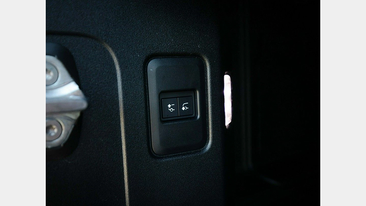 2025 Używany Land Rover Defender 110 Fuji White D200 Diesel MHEV X-Dynamic SE
