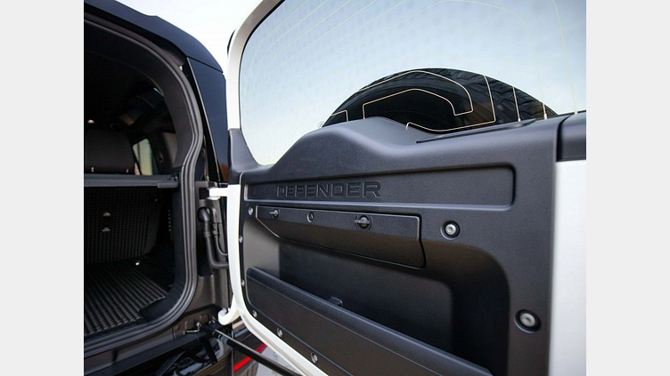 2025 Używany Land Rover Defender 110 Fuji White D200 Diesel MHEV X-Dynamic SE