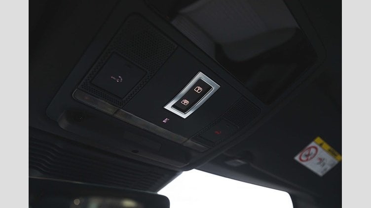 2025 Używany Land Rover Discovery Sport Santorini Black D200 Diesel MHEV Standardowy rozstaw osi Dynamic SE