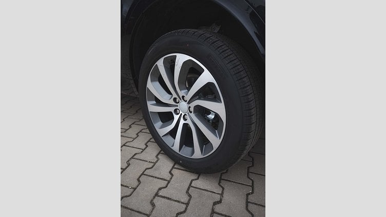 2025 Używany Land Rover Discovery Sport Santorini Black D200 Diesel MHEV Standardowy rozstaw osi Dynamic SE