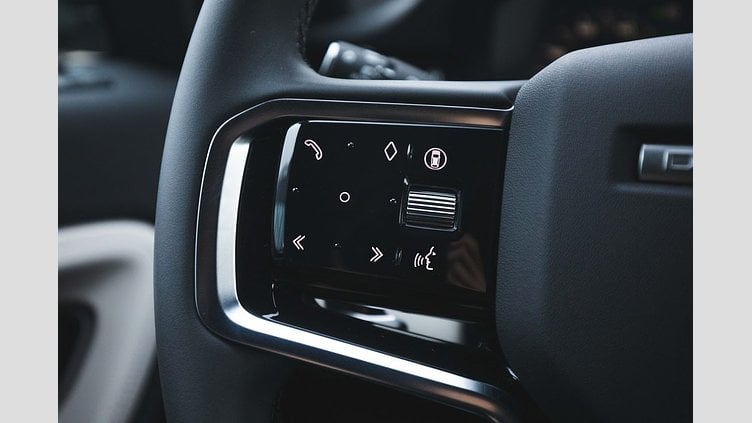 2025 Używany Land Rover Discovery Sport Santorini Black D200 Diesel MHEV Standardowy rozstaw osi Dynamic SE