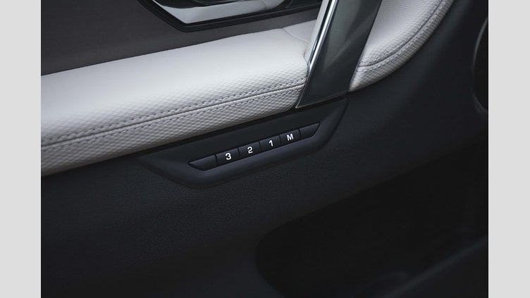 2025 Używany Land Rover Discovery Sport Santorini Black D200 Diesel MHEV Standardowy rozstaw osi Dynamic SE
