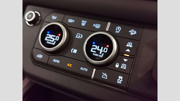 2023 認定中古車 Land Rover Defender 130 サントリーニブラック D300 AWD AUTOMATIC MHEV X