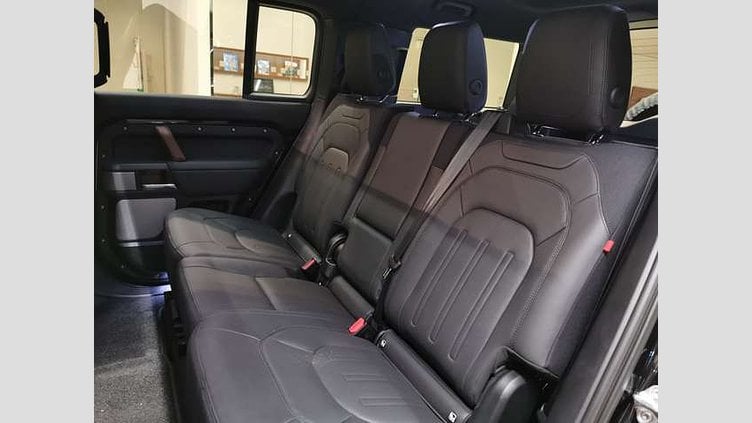 2023 認定中古車 Land Rover Defender 130 サントリーニブラック D300 AWD AUTOMATIC MHEV X