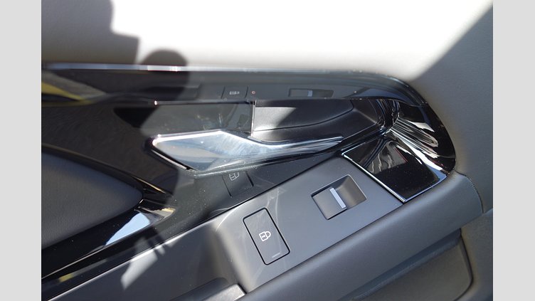 2024 認定中古車 Land Rover Range Rover Evoque トライベッカブルー P250（ガソリン） スタンダードホイールベース DYNAMIC HSE