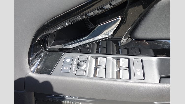 2024 認定中古車 Land Rover Range Rover Evoque トライベッカブルー P250（ガソリン） スタンダードホイールベース DYNAMIC HSE
