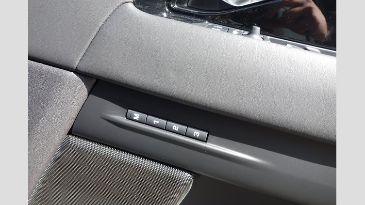 2024 認定中古車 Land Rover Range Rover Evoque トライベッカブルー P250（ガソリン） スタンダードホイールベース DYNAMIC HSE