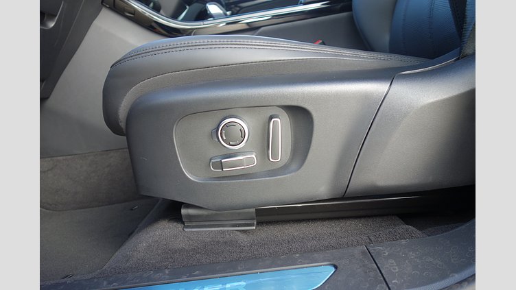 2024 認定中古車 Land Rover Range Rover Evoque トライベッカブルー P250（ガソリン） スタンダードホイールベース DYNAMIC HSE