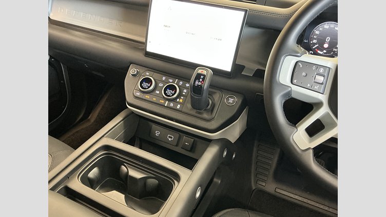 2024 認定中古車 Land Rover Defender 110 ハクバシルバー D300 AWD（AT） X-DYNAMIC HSE