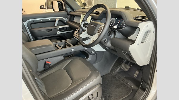 2024 認定中古車 Land Rover Defender 110 ハクバシルバー D300 AWD（AT） X-DYNAMIC HSE