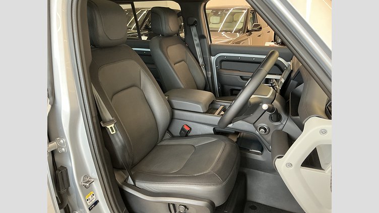 2024 認定中古車 Land Rover Defender 110 ハクバシルバー D300 AWD（AT） X-DYNAMIC HSE