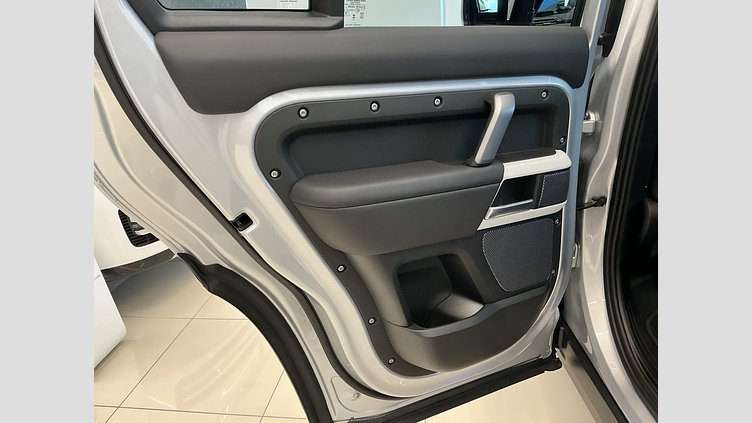 2024 認定中古車 Land Rover Defender 110 ハクバシルバー D300 AWD（AT） X-DYNAMIC HSE
